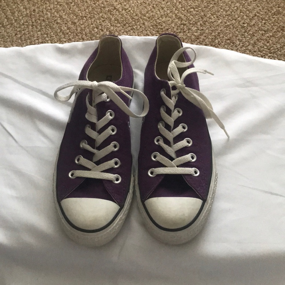 Purple converse - Picture 2 of 4